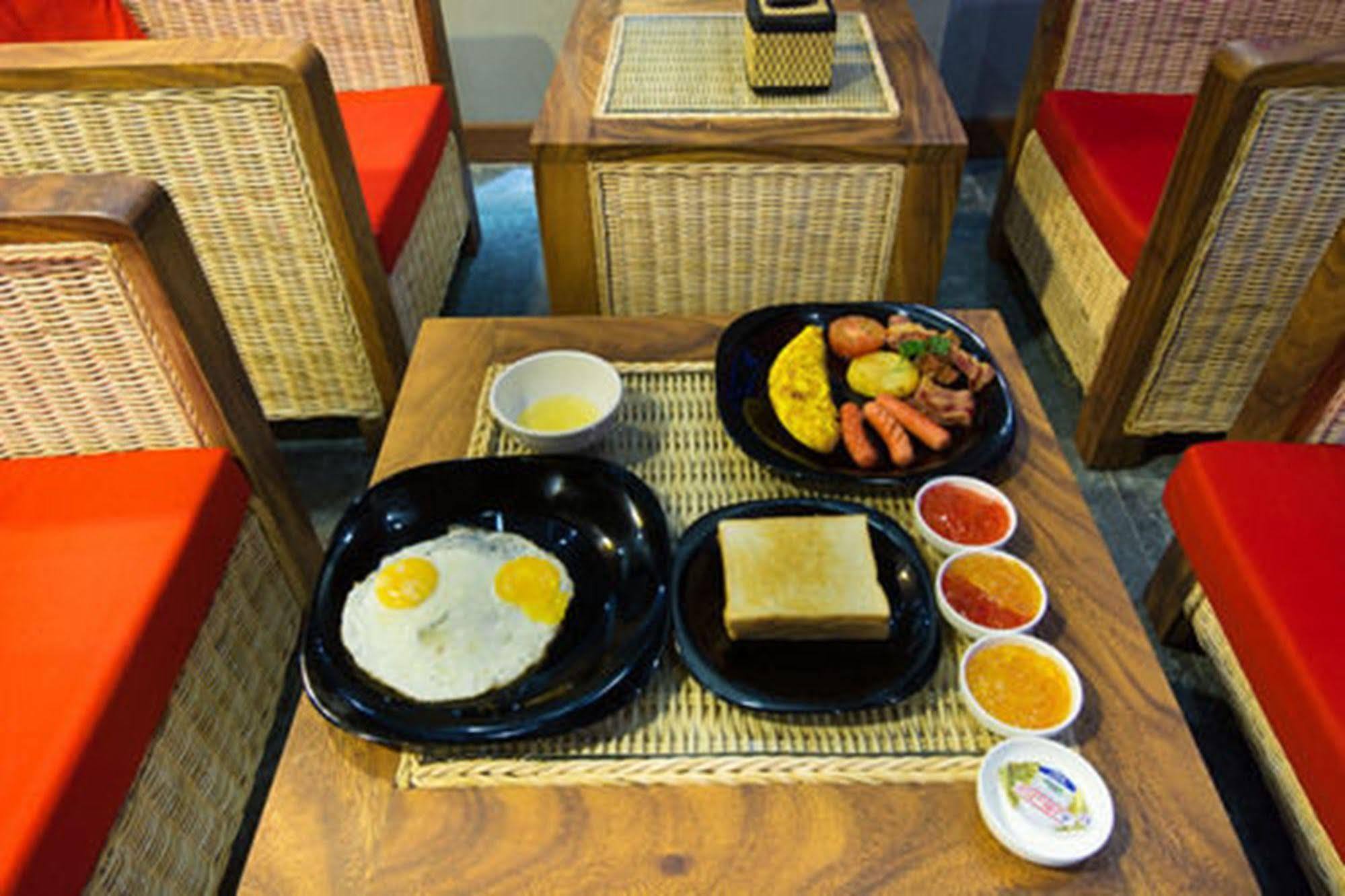 Diamond Palace Resort & Sky Bar Phnom Penh Ngoại thất bức ảnh