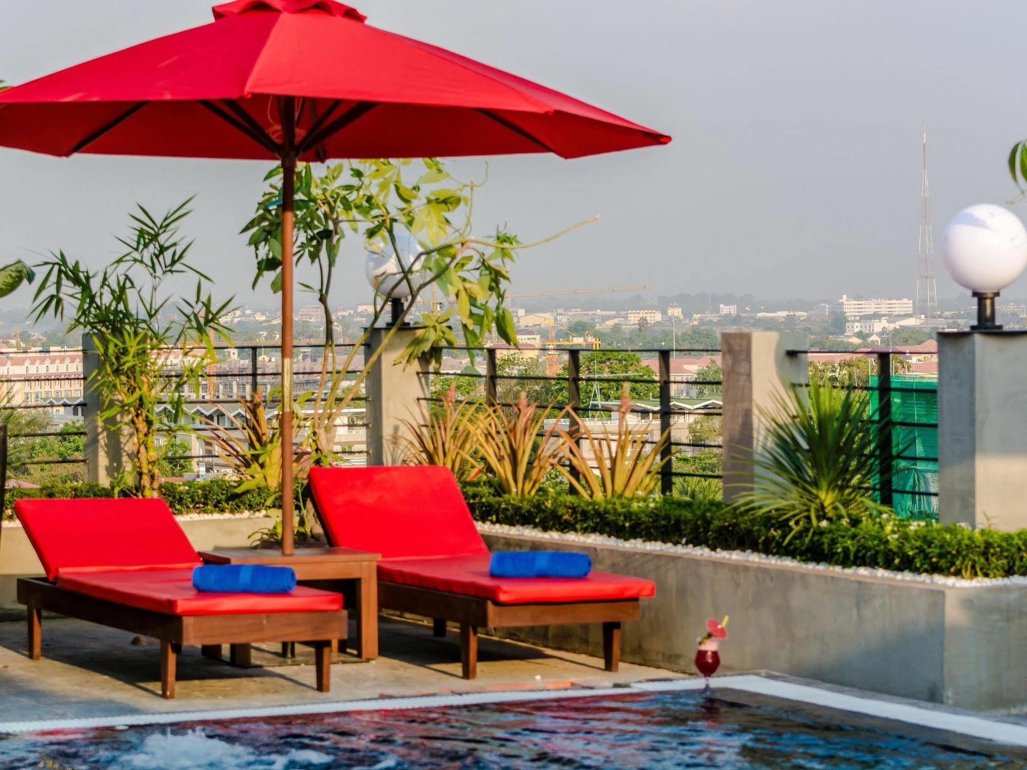 Diamond Palace Resort & Sky Bar Phnom Penh Ngoại thất bức ảnh