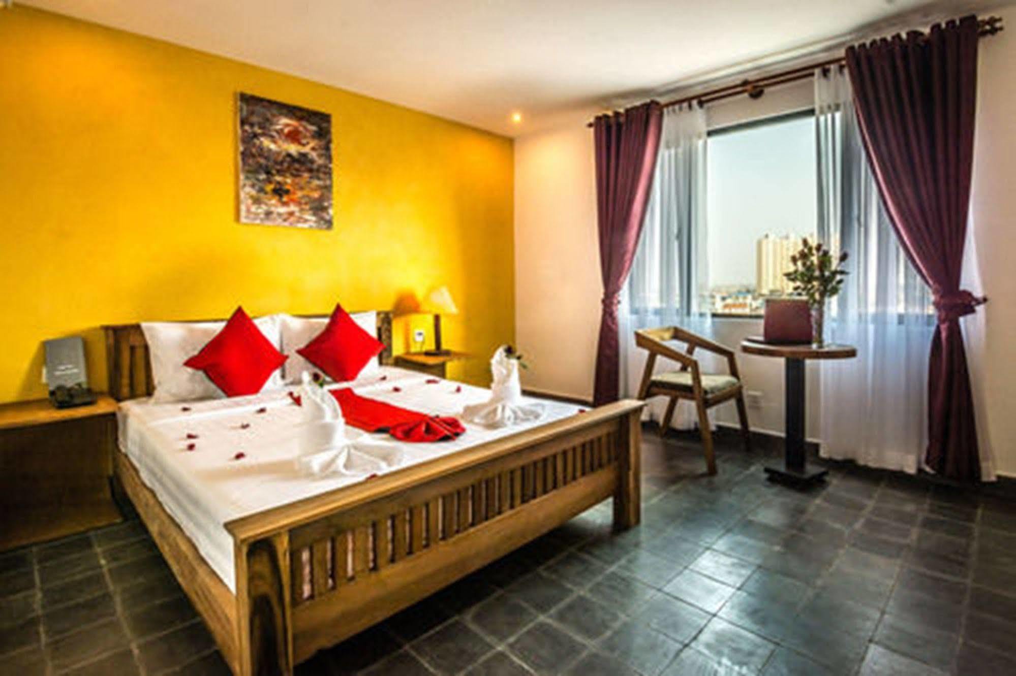 Diamond Palace Resort & Sky Bar Phnom Penh Ngoại thất bức ảnh