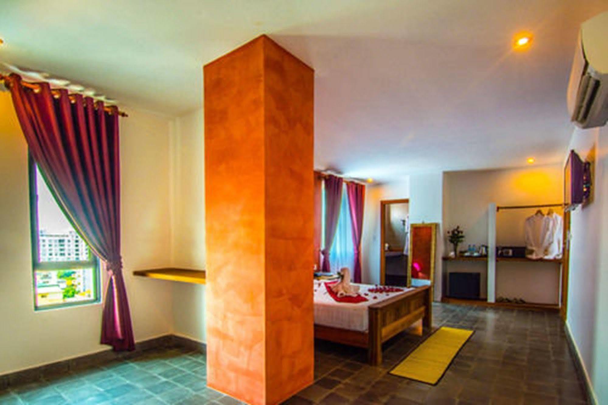 Diamond Palace Resort & Sky Bar Phnom Penh Ngoại thất bức ảnh